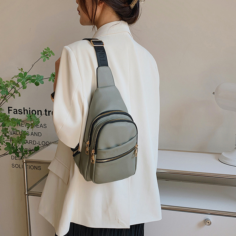 

Fashion women's Messenger Bags Japanese small shoulder bag casual woman 2022 new winter chest bag popular solid color waist bags for short trips, Green 7315