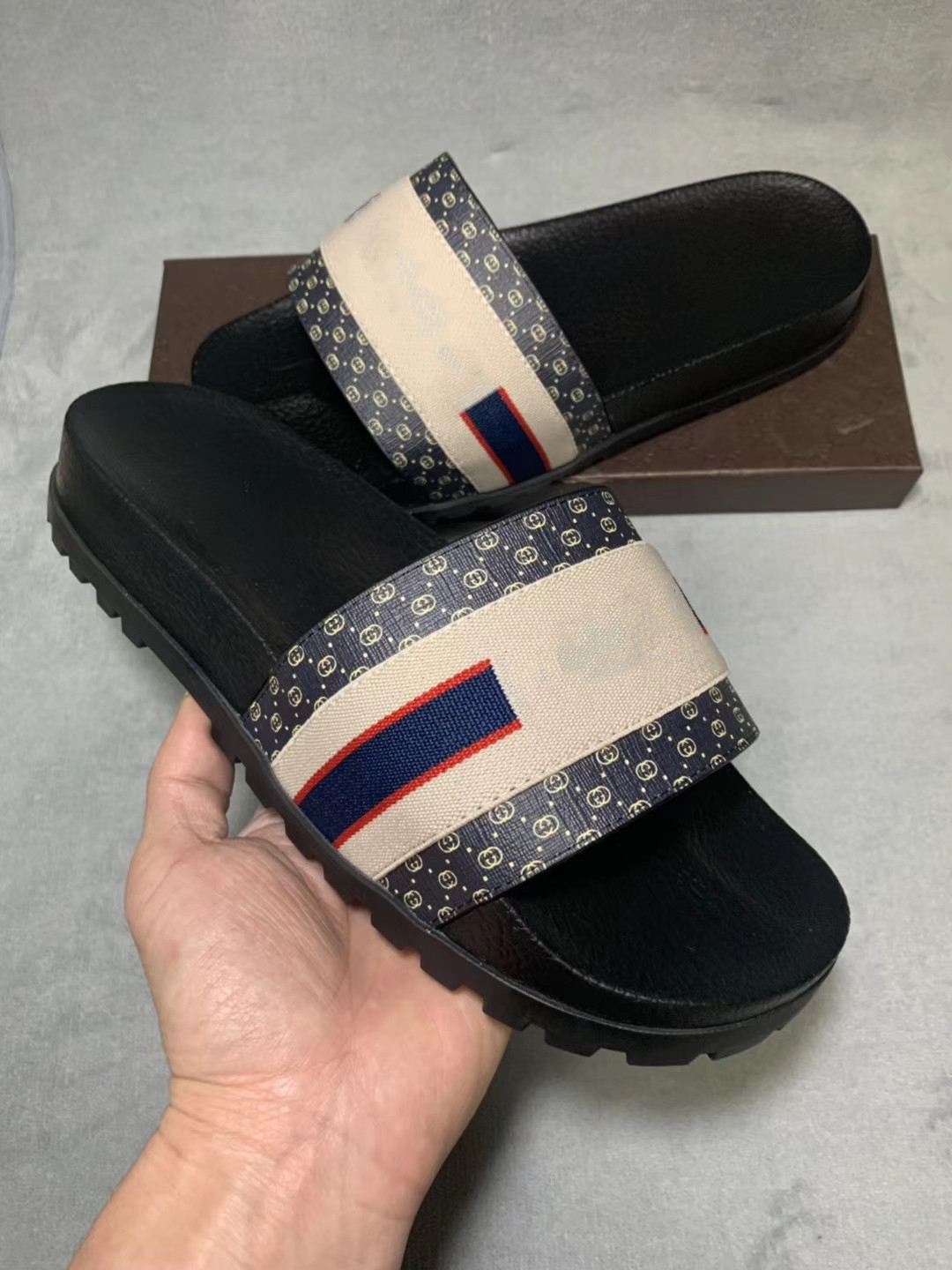 

Newest With Box Men Women Fashion Letter Slippers Luxury Slides Summer Flat Slipper Trendy Leather Rubber Sandal Mens Beach Slide size 38-46