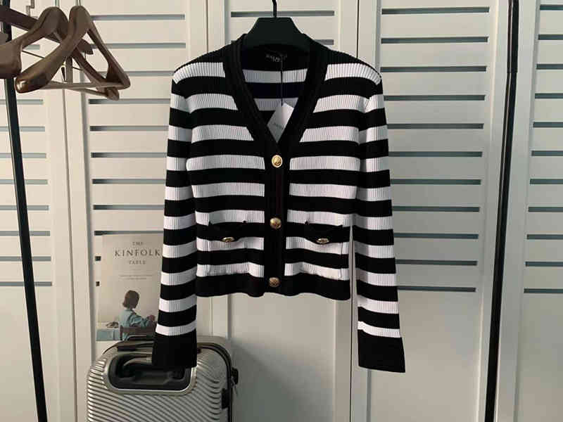 Chandails pour femmes Automne et hiver Balman Gold Bouton Cotton Pill Lulet Pull à manches longues Cardigan Lovers Red M29Y