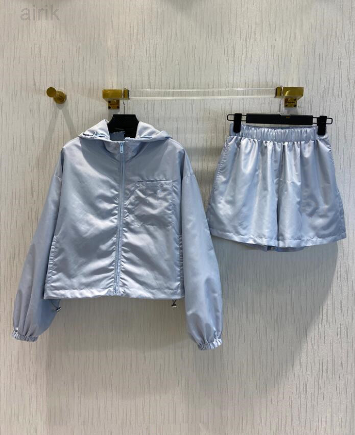 

22 Women' Hooded Short Zip Jacket Elastic Waist Sports  Horts Classic Dropout Customized On The Chest Small Loose J Acket Version With, Customize