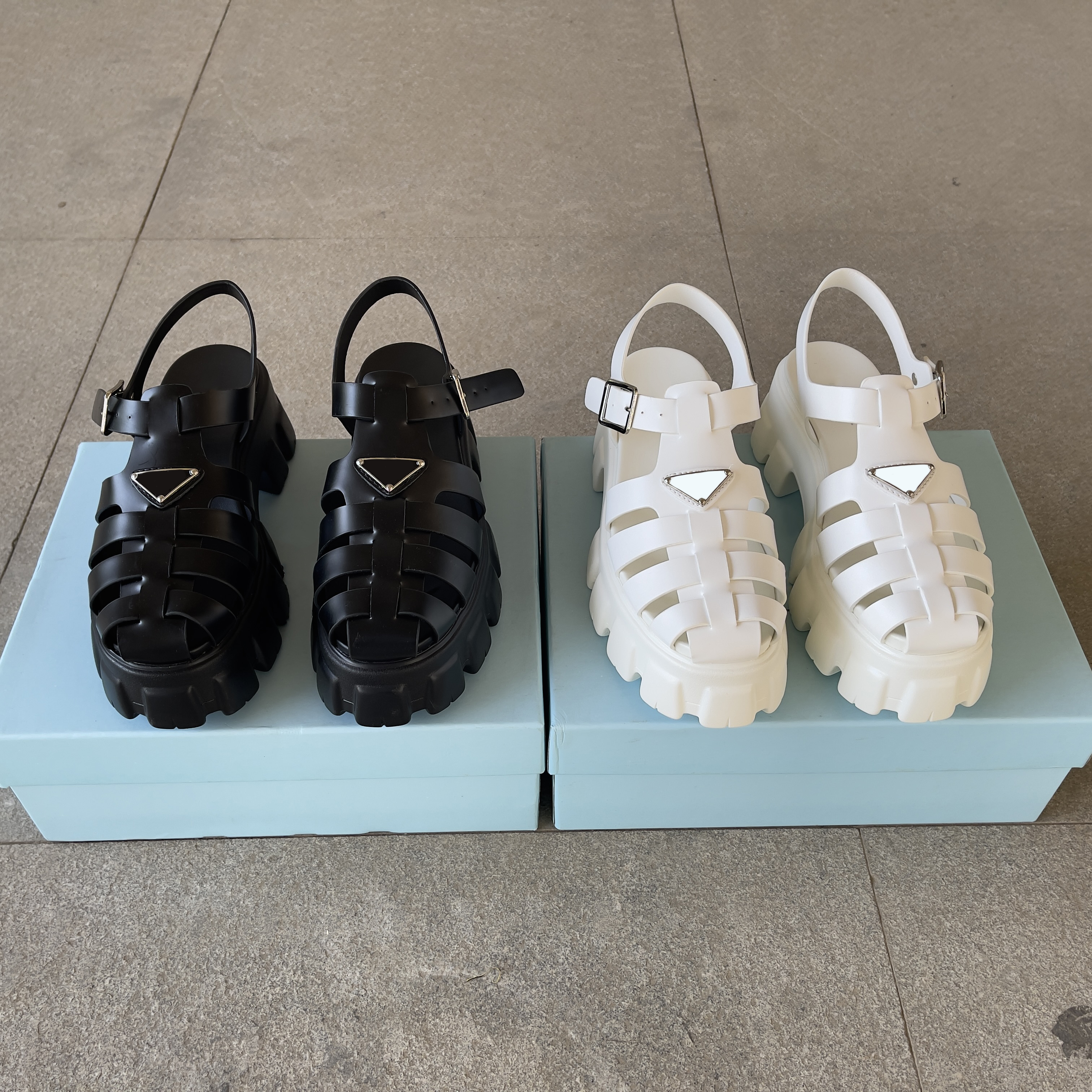 

Ladies Sandals Foam Rubber Sandals Triangle Metal Fashion Platform Slippers Slipper Vintage Beach Loafers Round Toe Sandal Size 35-41