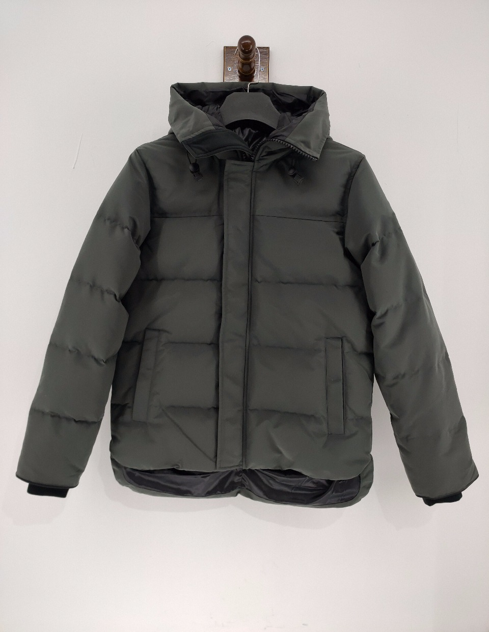 

Mens Winter Fashion Designer Down Jacket Hooded Thickening Warm Sports Coat Windproof Waterproof parker coats Men Jackets Sleek Classic Parka graphite grey, Photo style and color