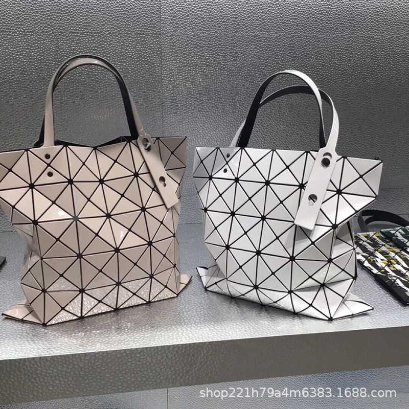 

Japanese Miyake Lingge Bag Six Lattice Bright Face Classic One Shoulder Hand Tote the Same Original Women's for Life, Six color milk tea