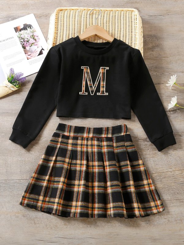 

Girls Letter Graphic Sweatshirt With Plaid Pleated Skirt SHE, Multicolor