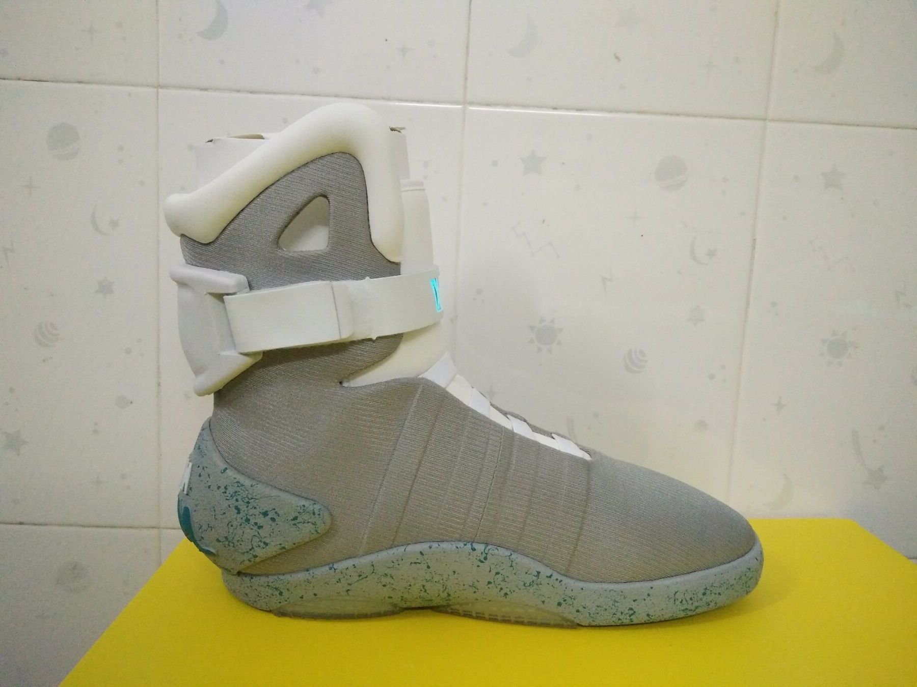 

Shoes Back To The Future Men's not automatic shoelace