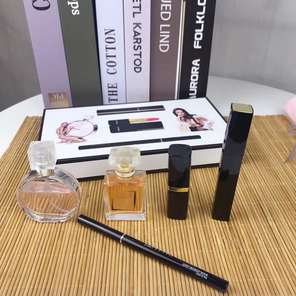 Le plus récent célèbre parfum de jeux de maquillage de Braand Rouge à lèvres Mascara Eyeliner 5 en 1 Kit cosmétique avec la boîte DHL Livraison