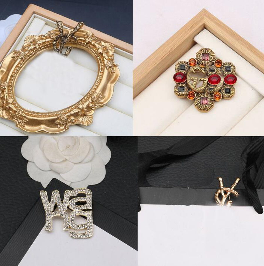 

23ss 20style Mixed Simple Letter Pins Luxury Brand Designer Brooches Women Rhinestone Tassel Brooch Suit Pin Wedding Party Jewelry Accessories