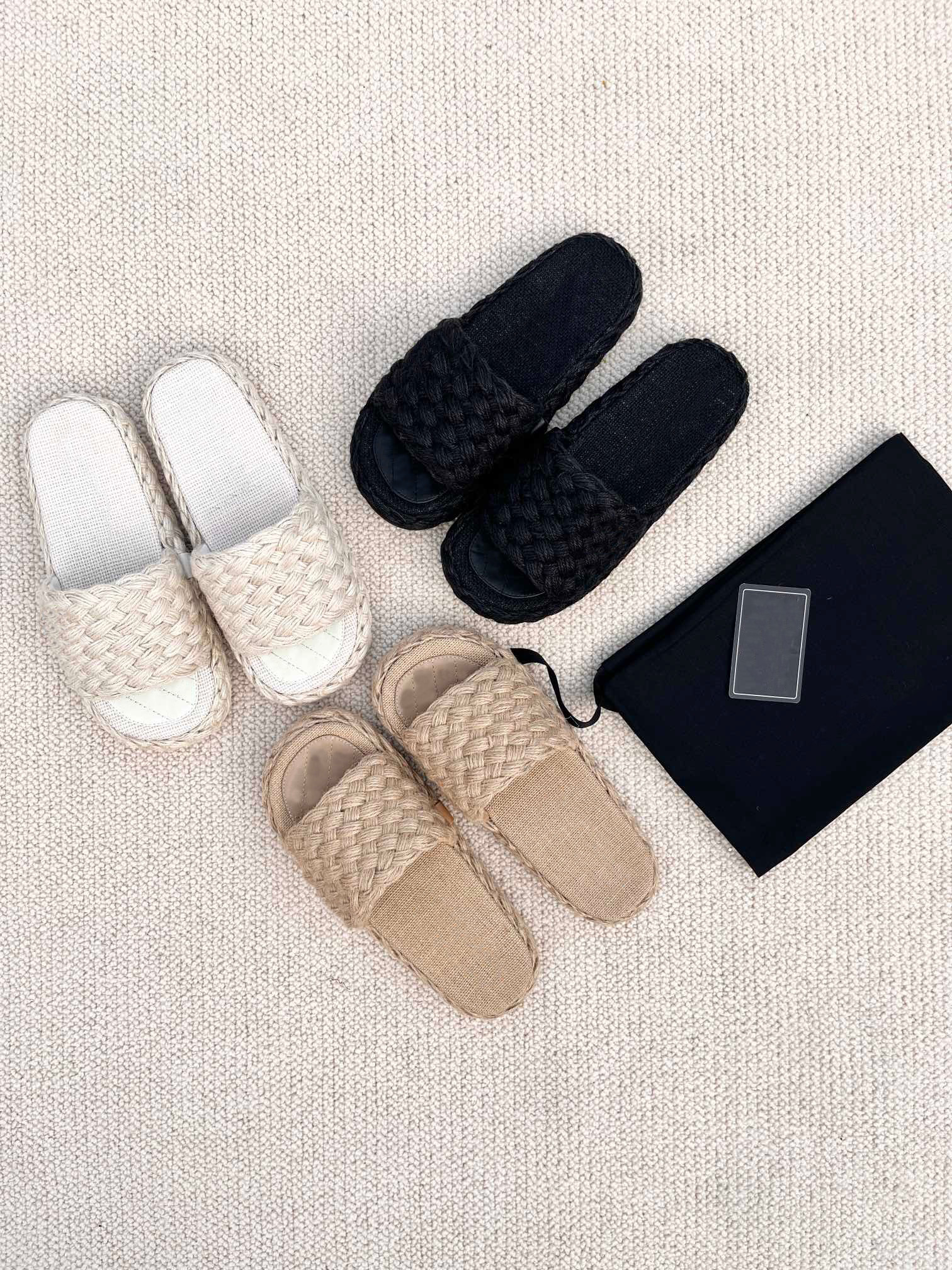 

Women Mules C slippers Sandals Pearls Sliders Stuffies Top Quality Lambskin Black White Flat Slippers Ladies Beach Rubber Flip Flops With Box 8882