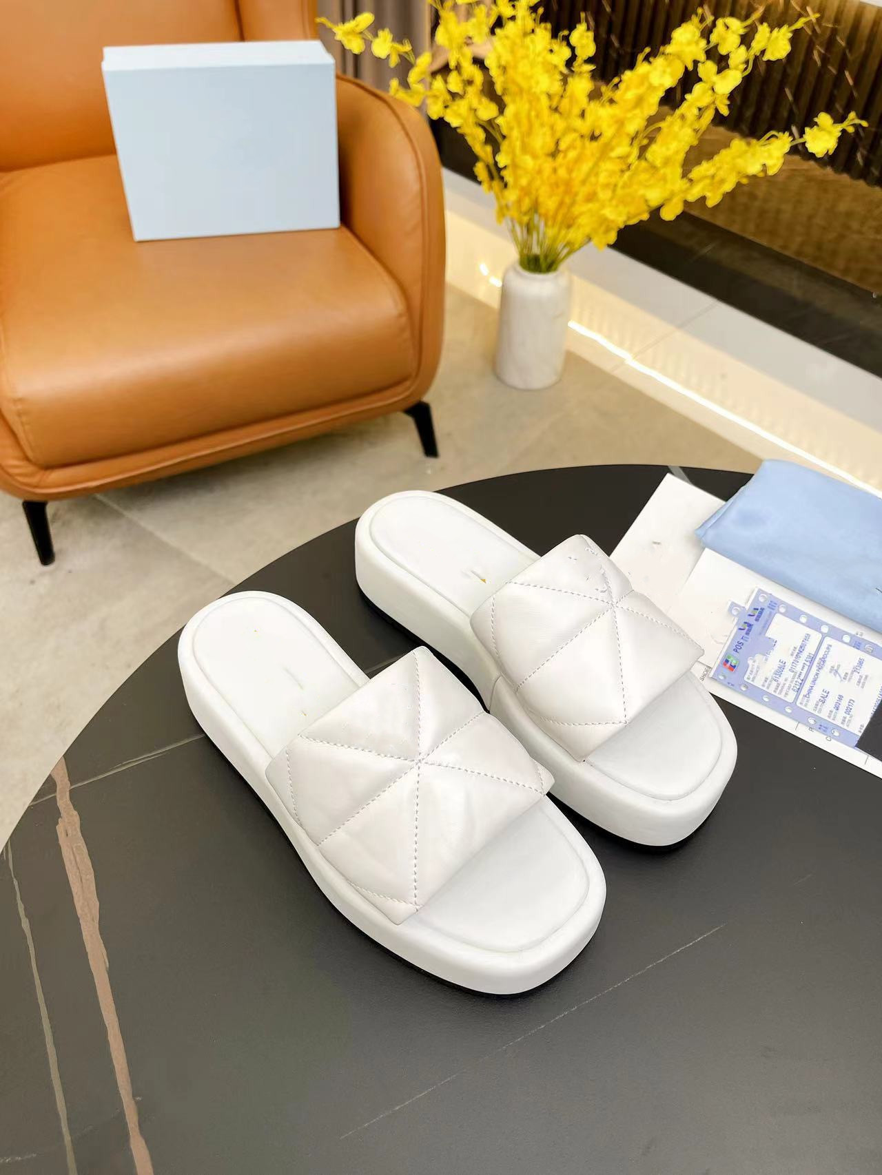 

Luxury Designer Women Beach Sandals Summer Flat Shoes Woman Slip On Flip Flops Non-slip Patent Leather Solid Color Female Fashion Slides miller 0601, 03