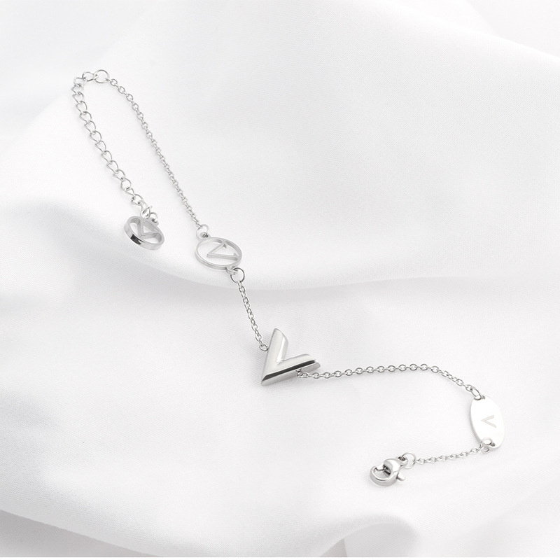 

Designer Jewelry Golden Bracelets Necklace Earrings Charm round letter L home women bracelet link luxury designer hollow birthday gift jewellery does not fade