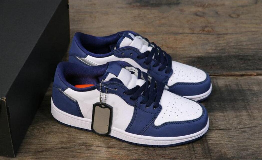

Shoes Eric Koston SB 1 Low Designer I Midnight Navy White Ember Glow Metallic Silver Sneakers, Bubble wrap packaging