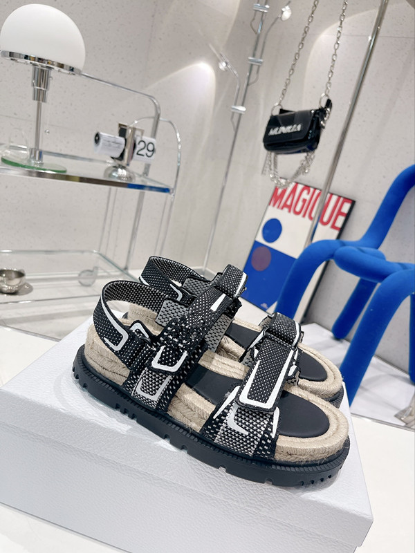 2022 Été Nouveau style Femmes Velcro Paille tissée Colorblock Beach Sandales