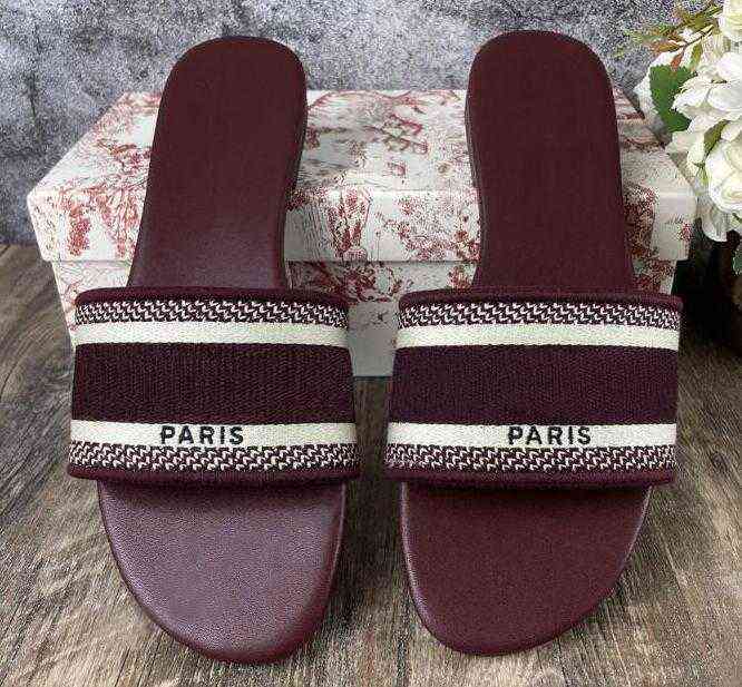 

CD Embroidery Ms slippers Paris Womens Slippers Scuffs Summer Sandals Beach Slide Girls Flip Flops Loafer Sprint Color Beautiful Embroidered Shoes