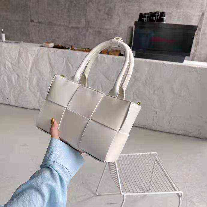 

Style Woven Shoulder Bag, White