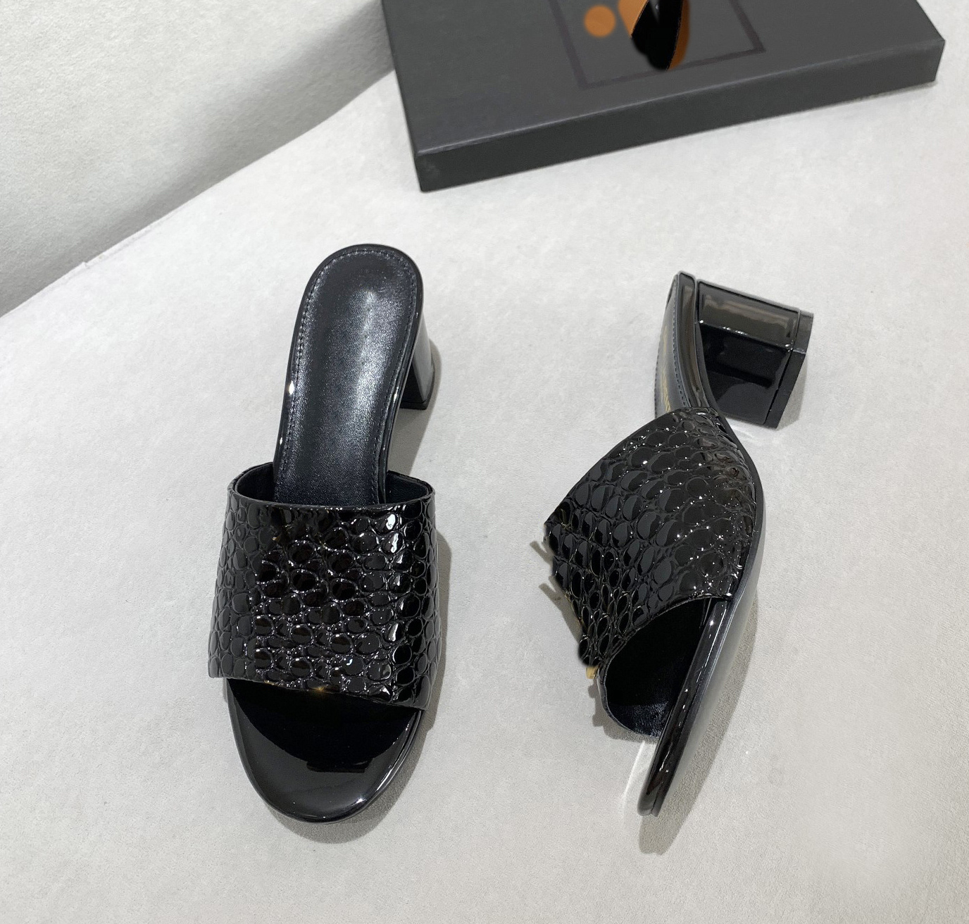 

High Quality Beach Shoes Designer Ysls Luxury Slippers Platform Summer Beach Sandals Coach Leather Letters Outdoor Leisure Play Women FGDSFDDG