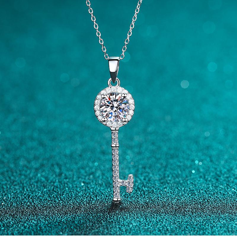 

Pendant Necklaces Moissanite Diamond Test Necklace Is Given To Ladies And Girls Through Exquisite Jewelry GiftsPendant