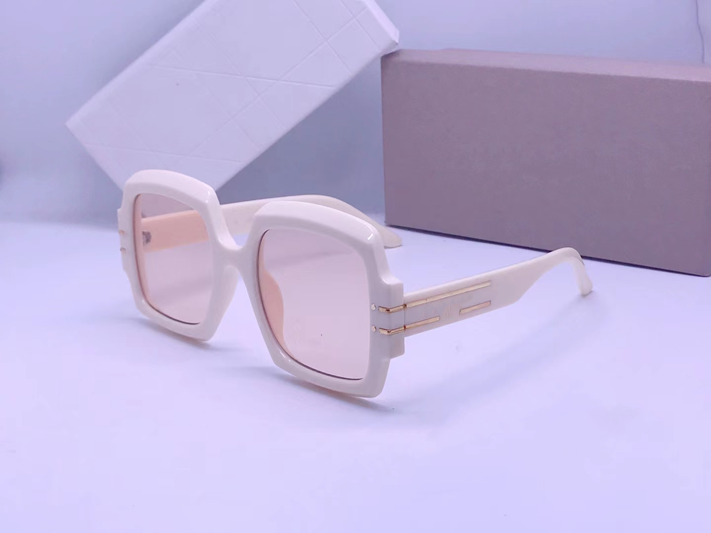 

Summer Sunglasses For Men Women style Anti-Ultraviolet Retro S1U Plate Big Square Full Frame Eyeglasses Random Box