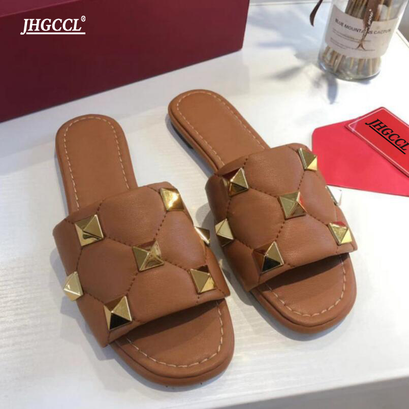 Nouvelle marque Designer Rivet Chaussures en cuir dames chaussures plage chaussures de luxe pantoufles plates plats mules décontractées chaussure