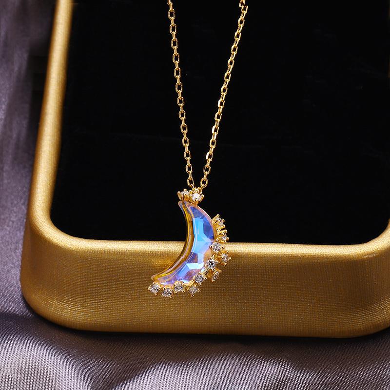 

Chains Designer's Original Craftsmanship Inlaid Crystal Moonstone Half Crescent Chain Necklace Bright Romantic Exquisite Ladies JewelryC