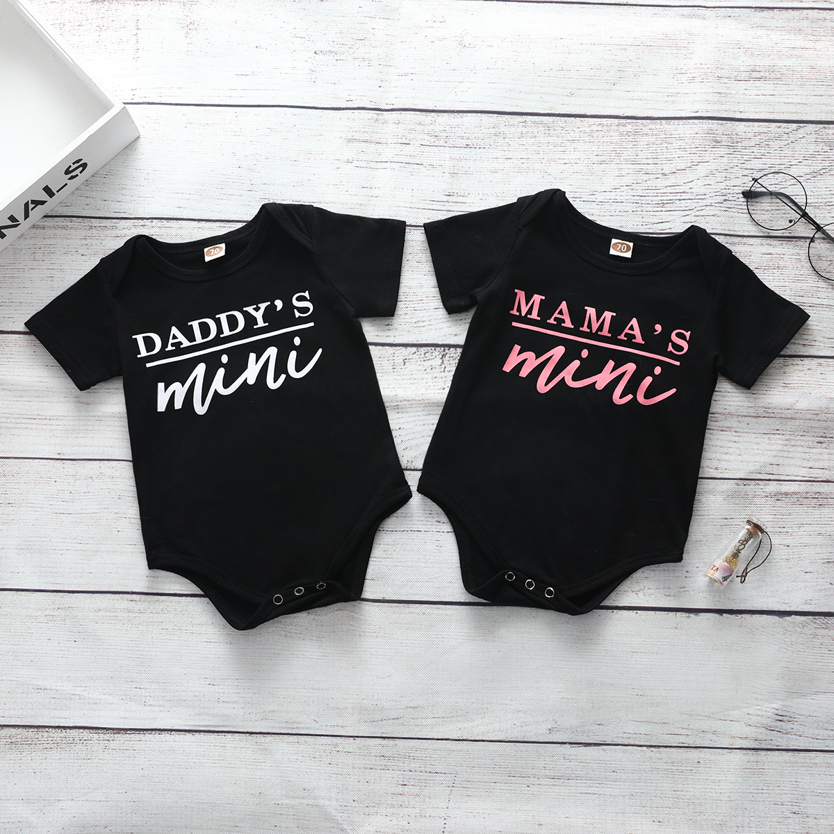 

Infant boys and girls baby romper round neck short sleeve DADDYMAMA printed triangle romper clothes, Brown