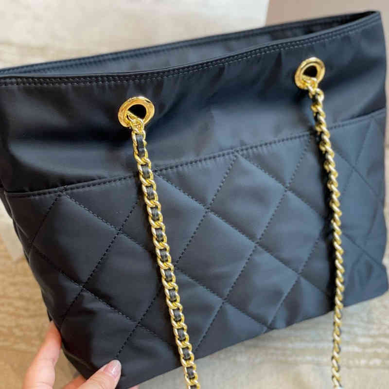 

Purses Outlet parachute medieval Vintage wandering nylon cloth flap large capacity rhombic chain sling one shoulder bag, Black