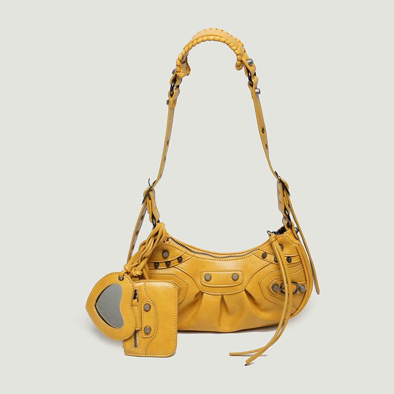 Sac Femmes 2022 Texture de mode de moto classique petite aisselle carrée rivet semi-cercle sacs baguette mini-sac à main décontracté.