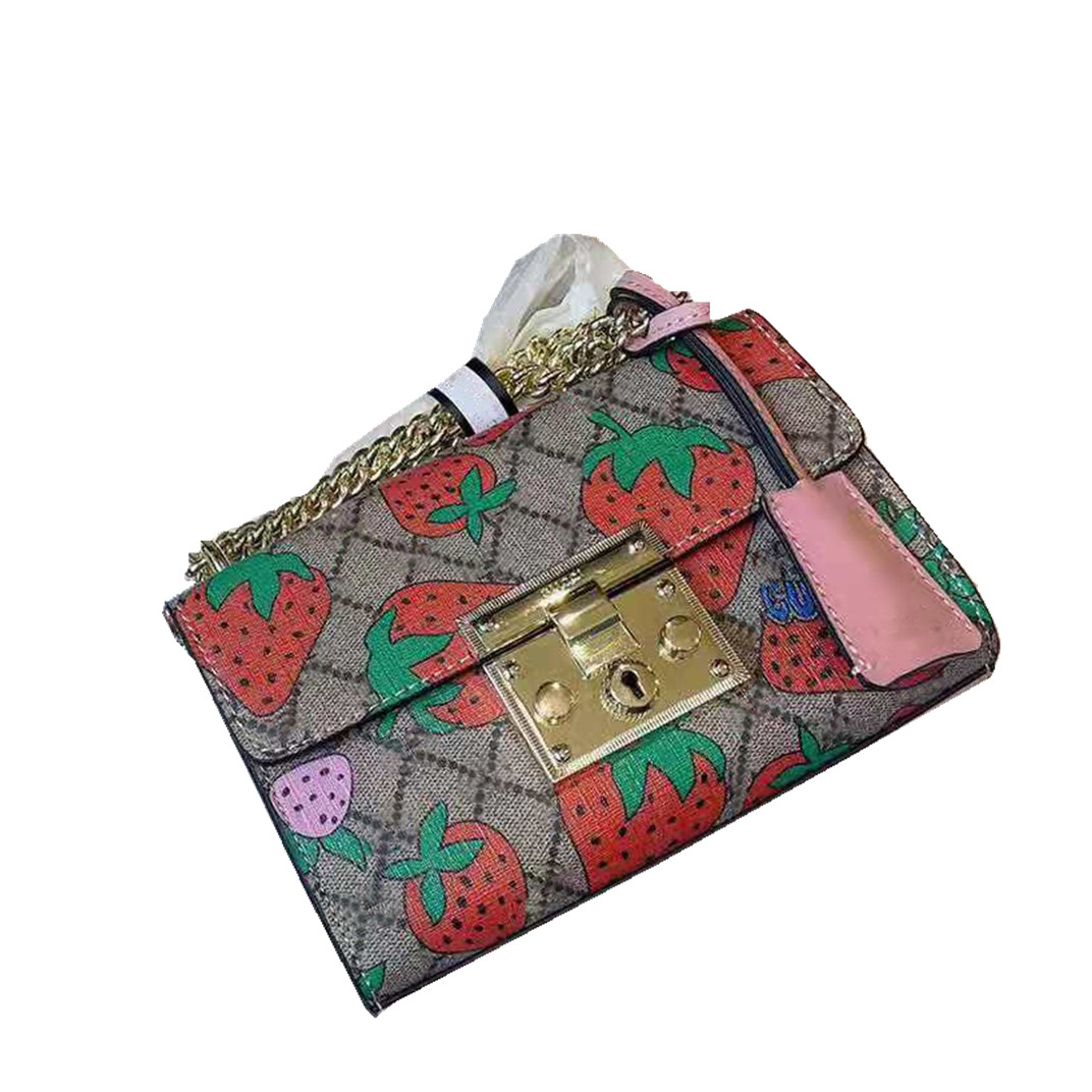 

2021Designer's high quality single shoulder chain bag women's strawberry Decor gift box package size 20cm, Red
