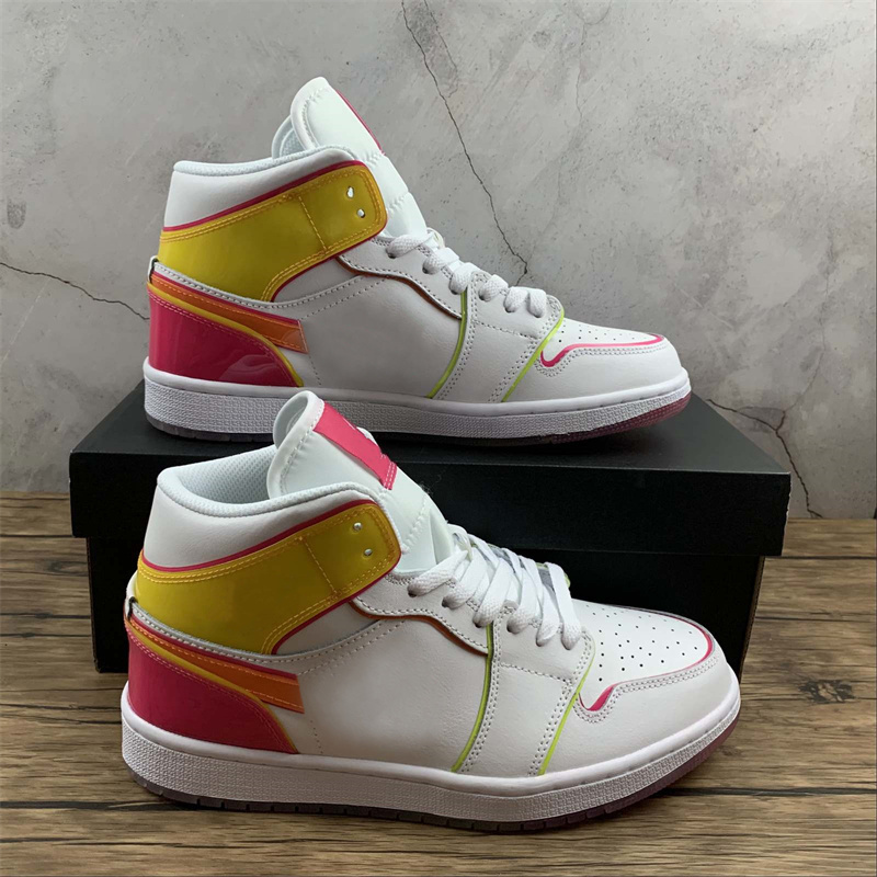 

Shoes Mens 1 Mid Edge Glow Womens Jumpman 1s White Purple Designer Sports Sneakers Size Eu36-45 Ship with, Bubble wrap packaging