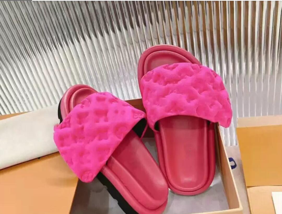 

Designers Women Velcro Slippers POOL PILLOW COMFORT Smooth Calfskin Flat Letter Mules Fashionable Easy-to-wear Rubber Bottom Width Slides, L01