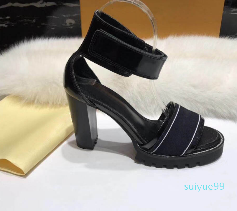 

2022 fashion ladies sandals for women with box style jelly color best 2colors. Size 35-41, Black
