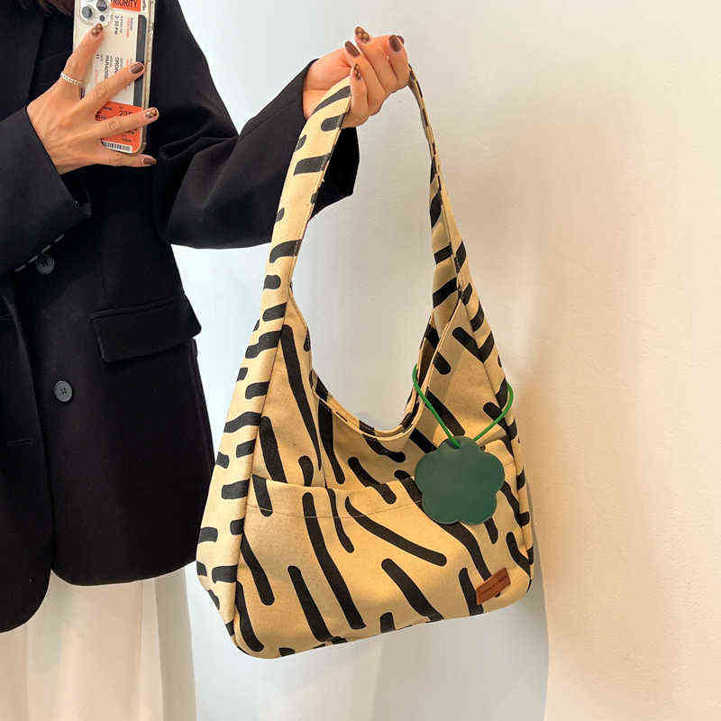 

Girls' Large Capacity Class Canvas Bag 2022 New Trend Classic Line Twill Casual Bag Fashion Ladies Luxury Shoulder Underarm Bag, Beige