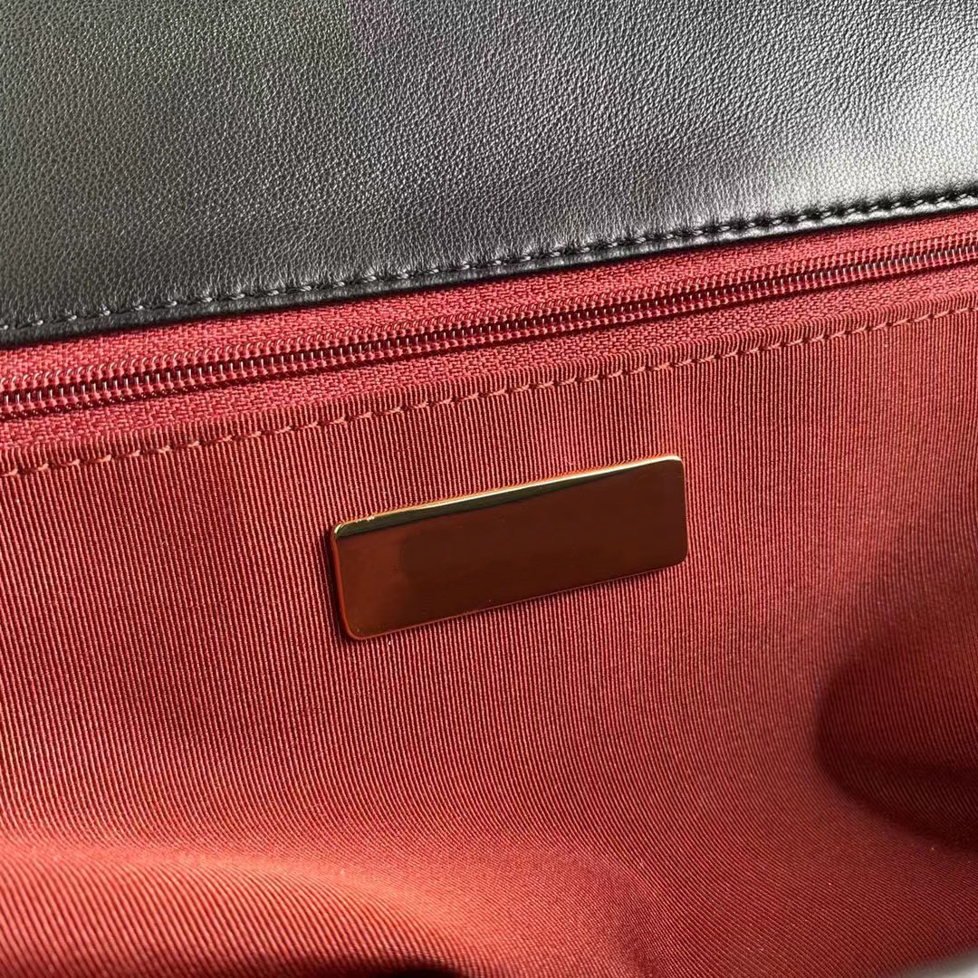 

Sales of fashion classic flip pocket chain chain shoulder bags high-quality sheepskin luxury designer bag gold and silver buckle, Black