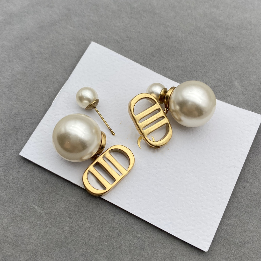 

Fashion Personality Pearl Stud Earrings Women Jewelry Wholesale