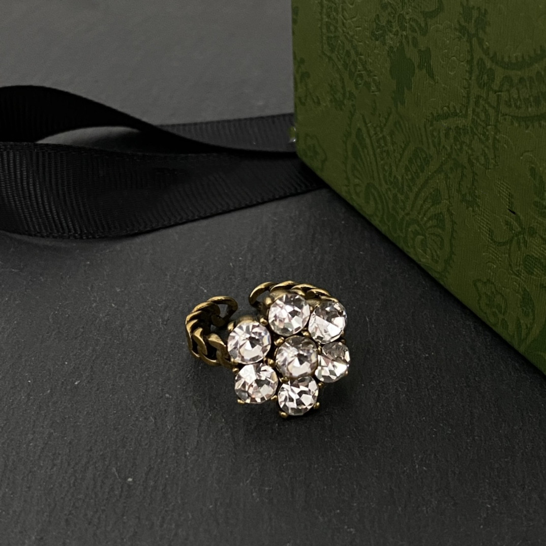 

High Quality Fashion Couple Rings Ladies Classic Charm Ring Jewelry Engagement2