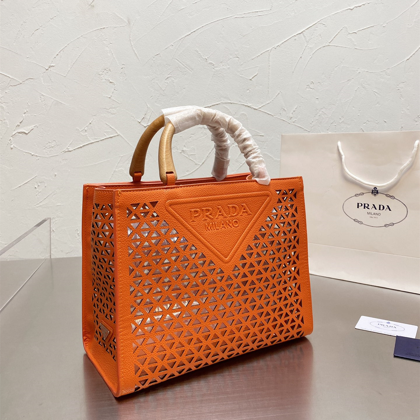 

Prada High Quality Fashion Handbag Hollow Lightweight Shoulder Bag Casual Convenience Tote Bag