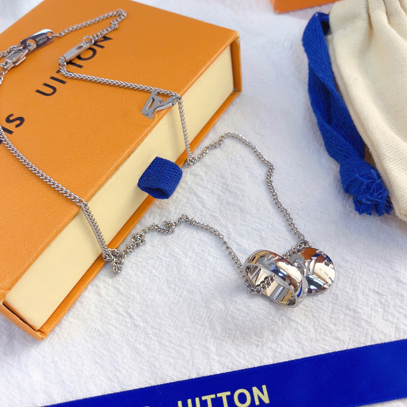 

Luxury Designer Choker Necklace Designer 925 Silver Plated Stainless Steel Letter Pendant Necklaces For Fashion Women Wedding Jewelry X238