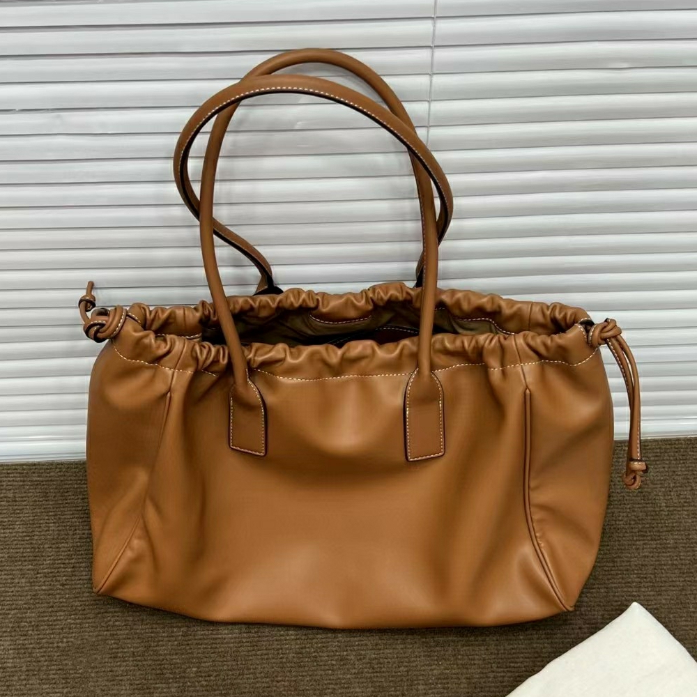 

Designer Triumphal Arch Drawstring Buckets Bags French Romantic Vintage Tote Bag Caramel Color High Capacity Leather Drawstrings Handbags Fashion Purse Wallets, Other colors