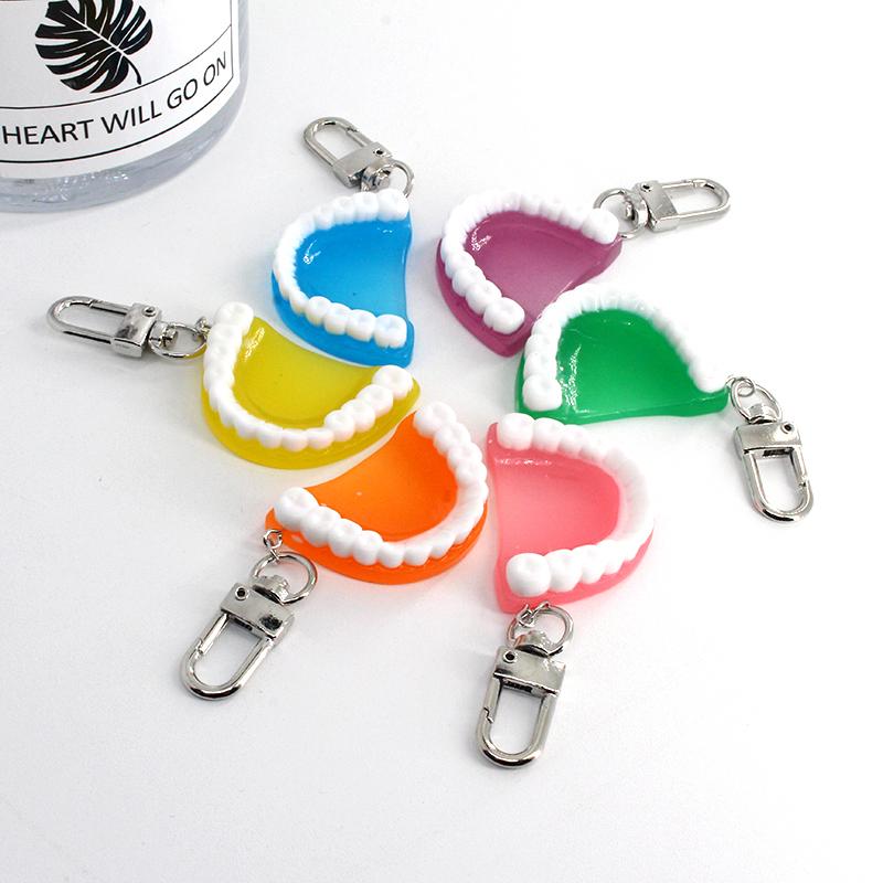 

Keychains 1Pcs Colored Creative Tooth Charm Keychain For Women Men Gift Funny Molar Upper Jaw Model Shape Denture Pendant Keyring Jewelry