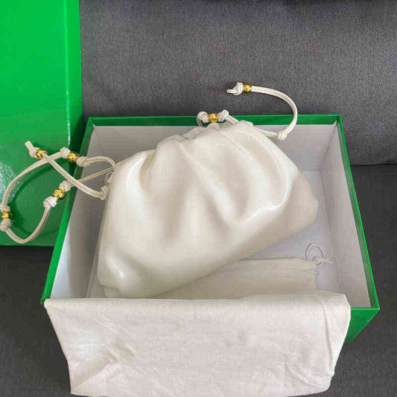 

Designer Womens Bottegass Handbags Venetas Leather Cloud Oil Waxed Skin Dumpling Cute Women Top Layer Cowhide Fold Messenger Light Style, White