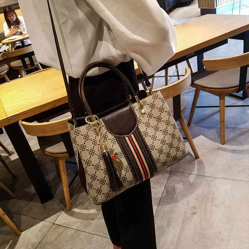 

Handbags Bag new spring and summer versatile hand fashionable women's one shoulder messenger large capacity bag Purse, Gray