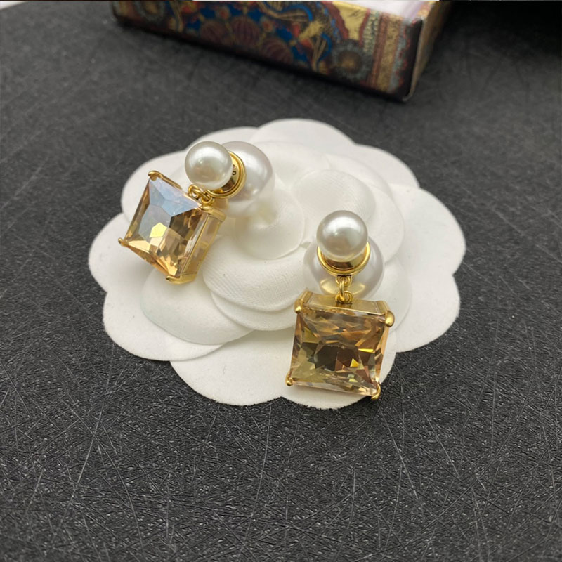 

2022 Luxury Designer Earrings High Quality Charm Pearl Crystal Gold Brass Vintage Classic Simple Brand Earrings Wedding Party Jewelry good nice