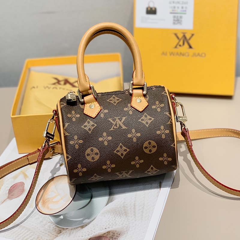 

True leather bag girl 2022 new fashion shoulder slung mini Boston portable printed pillow bag, Dark khaki