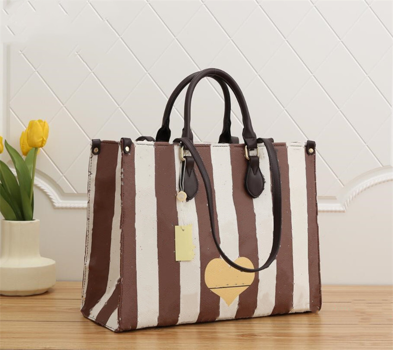 Fashion Tote Sac Crafty Onthego Sac à main Sac à bandoulière Femmes Luxurys Designers en cuir Monogrammes Messenger Messen Sac à main portefeuill