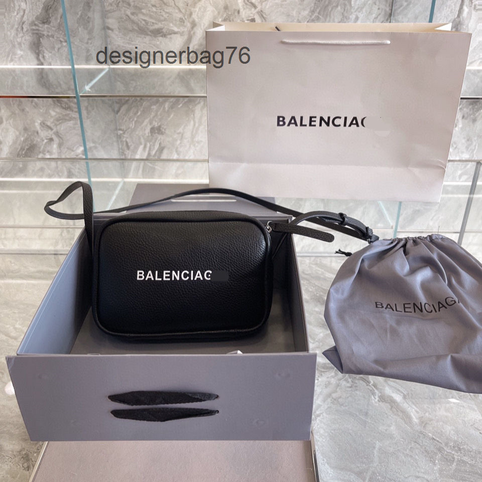Women Bags Man Balencaiga's 2022 Designer Handbags Camera Chest Black Classic Messenger Single Shoulder Cow Le IW15