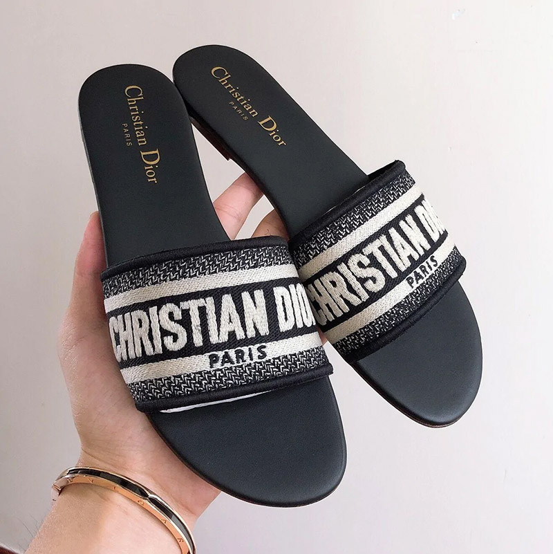 Dupe Dior Dway Slide Black Broidered Slippers Slippers Slippers Sandales de luxe Sandales de haute qualité avec boîte