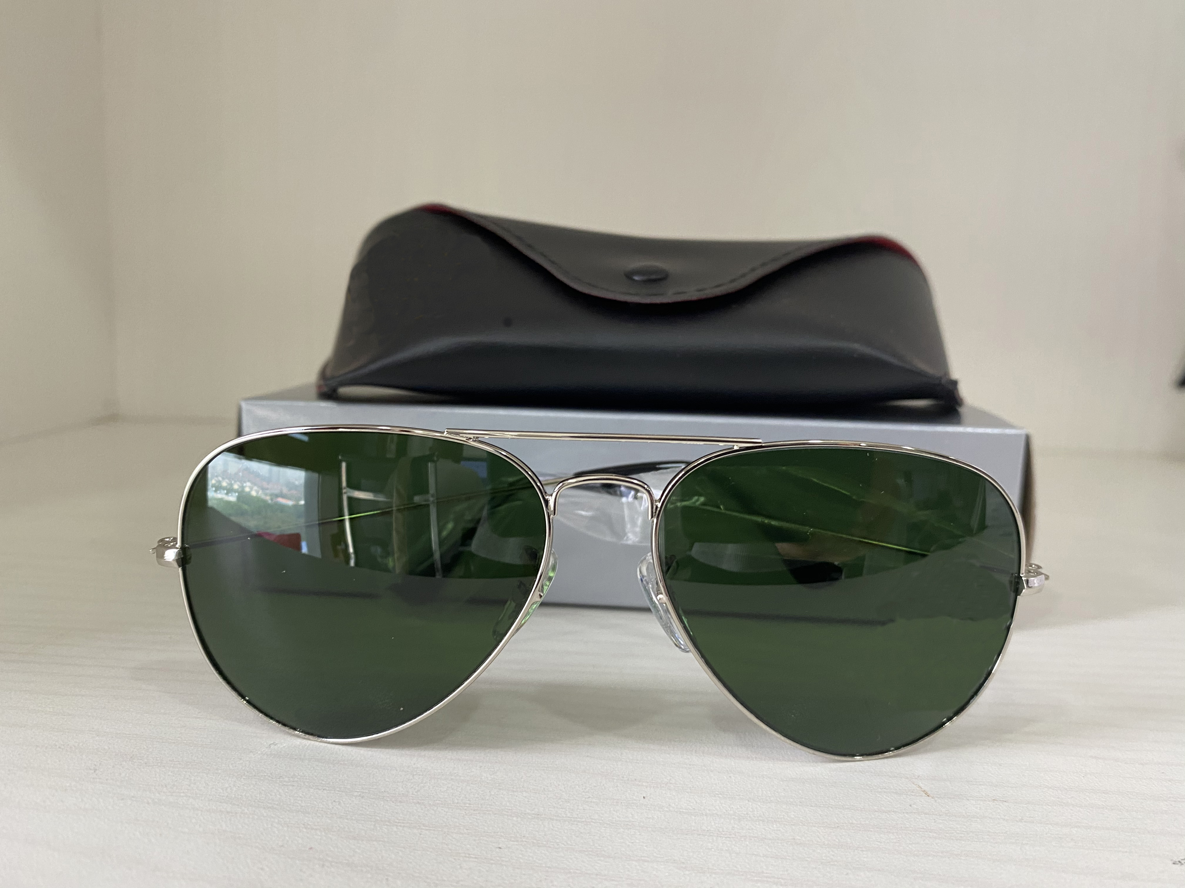 

Designer sunglasses men women classical sun glasses aviator model Polarized lenses Anti-UV suitable Fashion beach driving fishing Eyewear