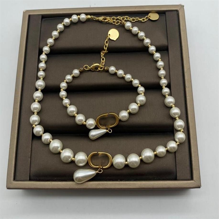 European and American Alphabet Pearl Necklace Simple Sweet Niche Design Clavicle Chain and Bracelet Set Female High Quality Fast D309D