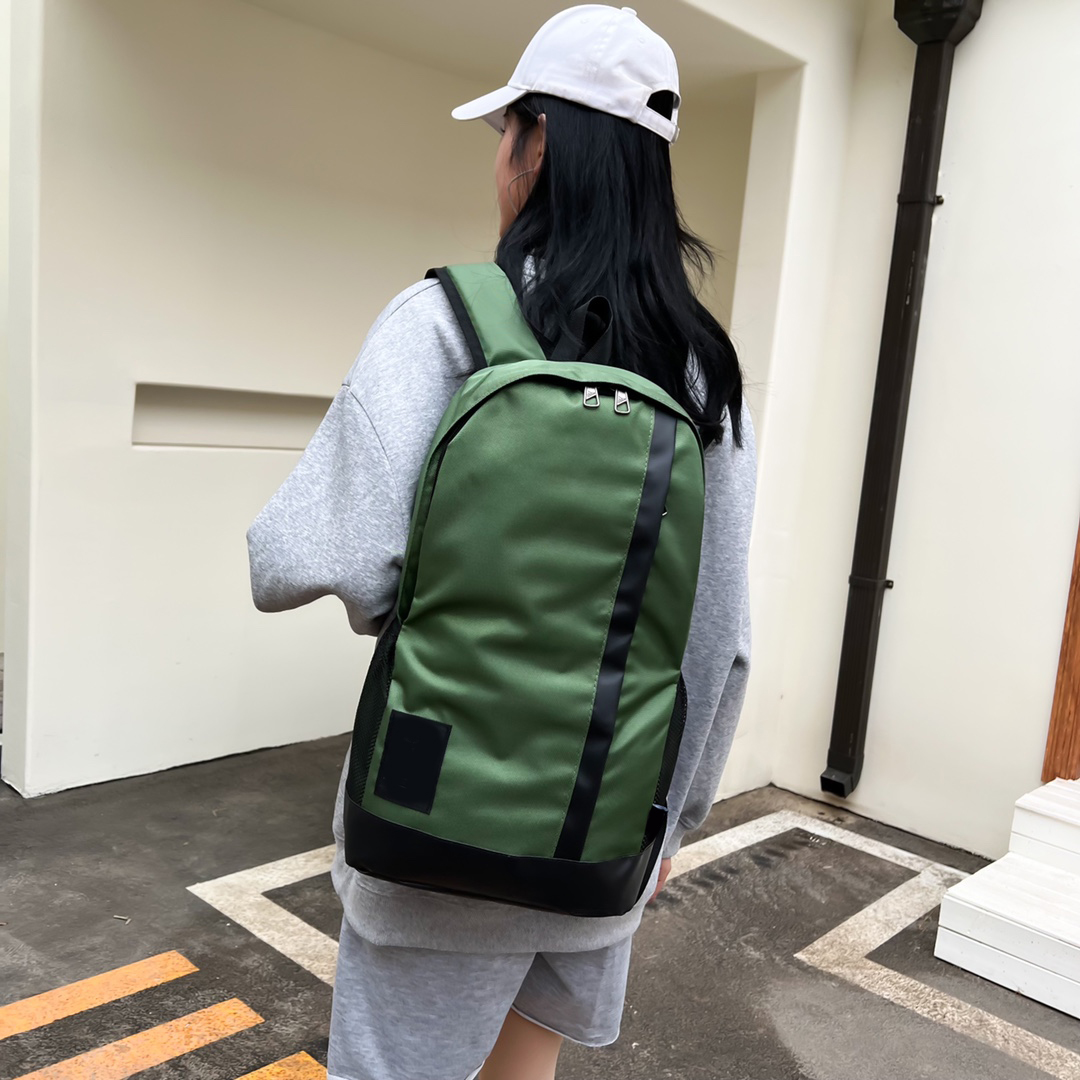 

Designer Men Women Backpack Shoulder Bags Outdoor Sports Canvas Travel Bag High Capacity Two Way Zipper With Dust Bag, Customize