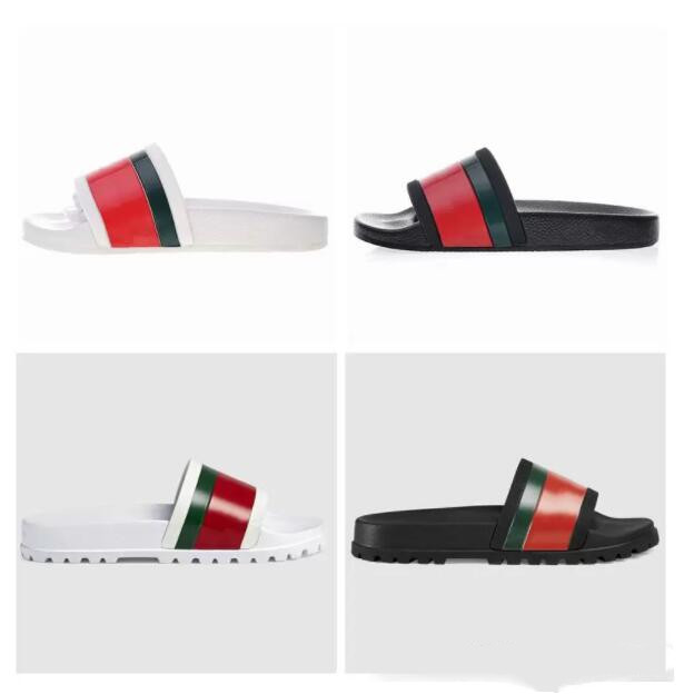 Pantoufles de plage Mode Fond épais Designer Femmes Chaussures Dessin animé Alphabet Lady Plate-forme Sandales Talons en cuir Lettre Talon haut D