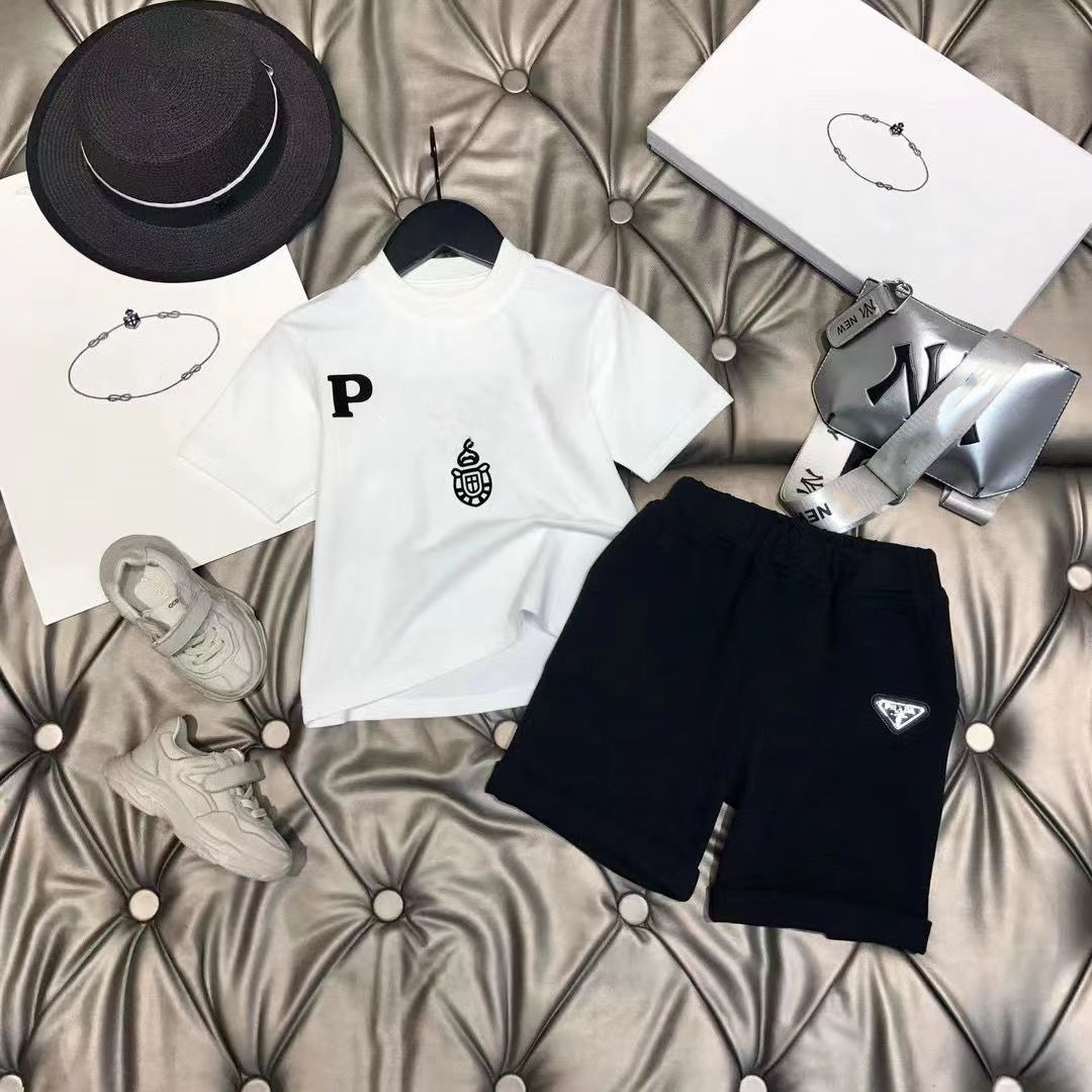 

TOP child designer clothe sets childrens kids short sleeve T-shirt + print shorts set suit brand boys clothing cotton tees size black white